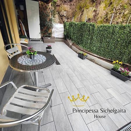 Principessa Sichelgaita House Vila Salerno Exterior foto