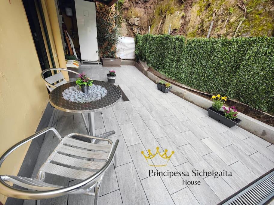 Principessa Sichelgaita House Vila Salerno Exterior foto