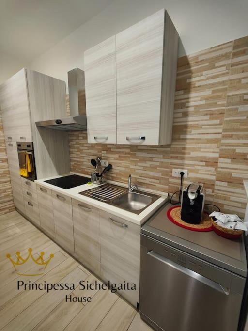 Principessa Sichelgaita House Vila Salerno Exterior foto