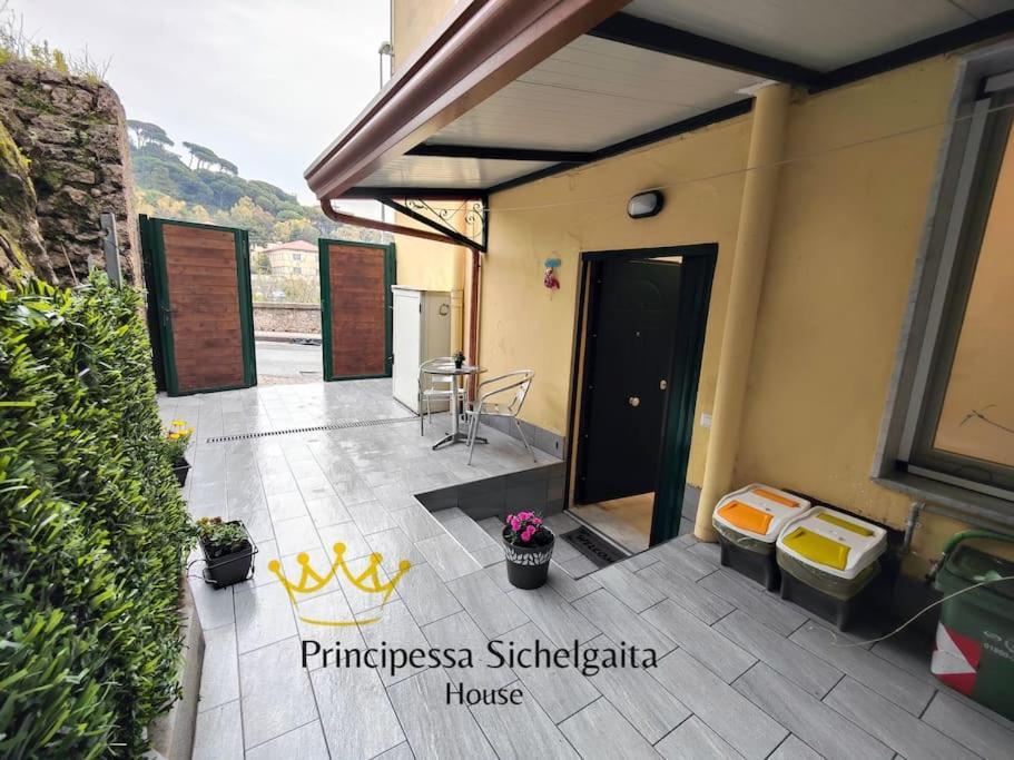 Principessa Sichelgaita House Vila Salerno Exterior foto